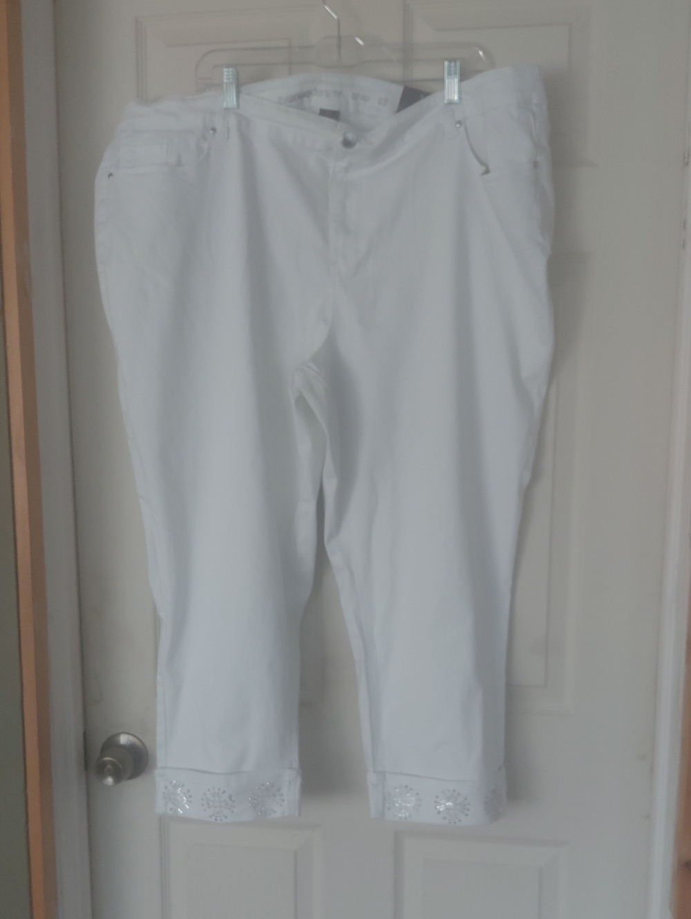 Avenue Denim Crop Womens Plus Size 28 Womens New White Embellished Capri Pants